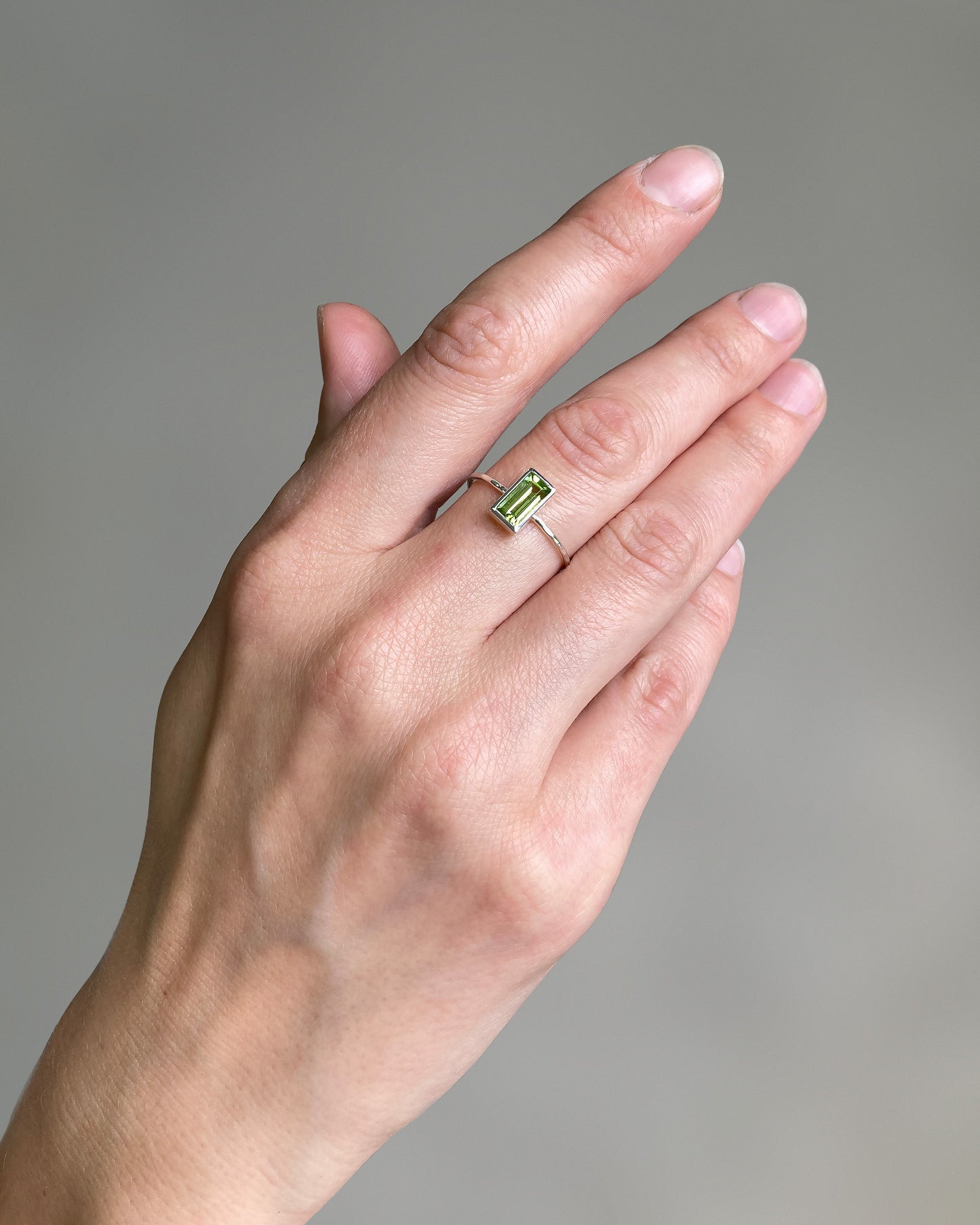 MINIMA peridot ring